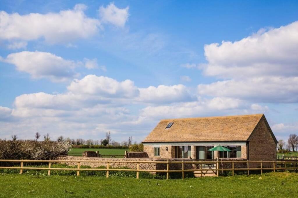 Secluded Romantic Cotswolds Barn - Sleeps 2 To 4 - Near Cirencester - Dog Friendly Villa Kemble Exterior foto