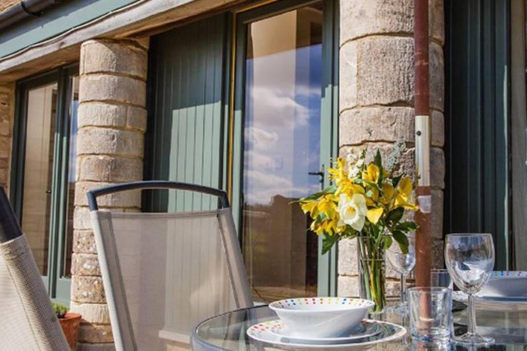 Secluded Romantic Cotswolds Barn - Sleeps 2 To 4 - Near Cirencester - Dog Friendly Villa Kemble Exterior foto