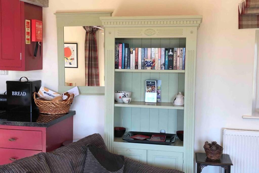 Secluded Romantic Cotswolds Barn - Sleeps 2 To 4 - Near Cirencester - Dog Friendly Villa Kemble Exterior foto
