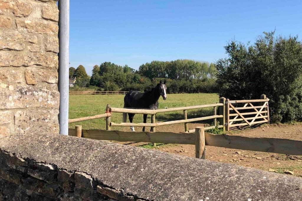 Secluded Romantic Cotswolds Barn - Sleeps 2 To 4 - Near Cirencester - Dog Friendly Villa Kemble Exterior foto